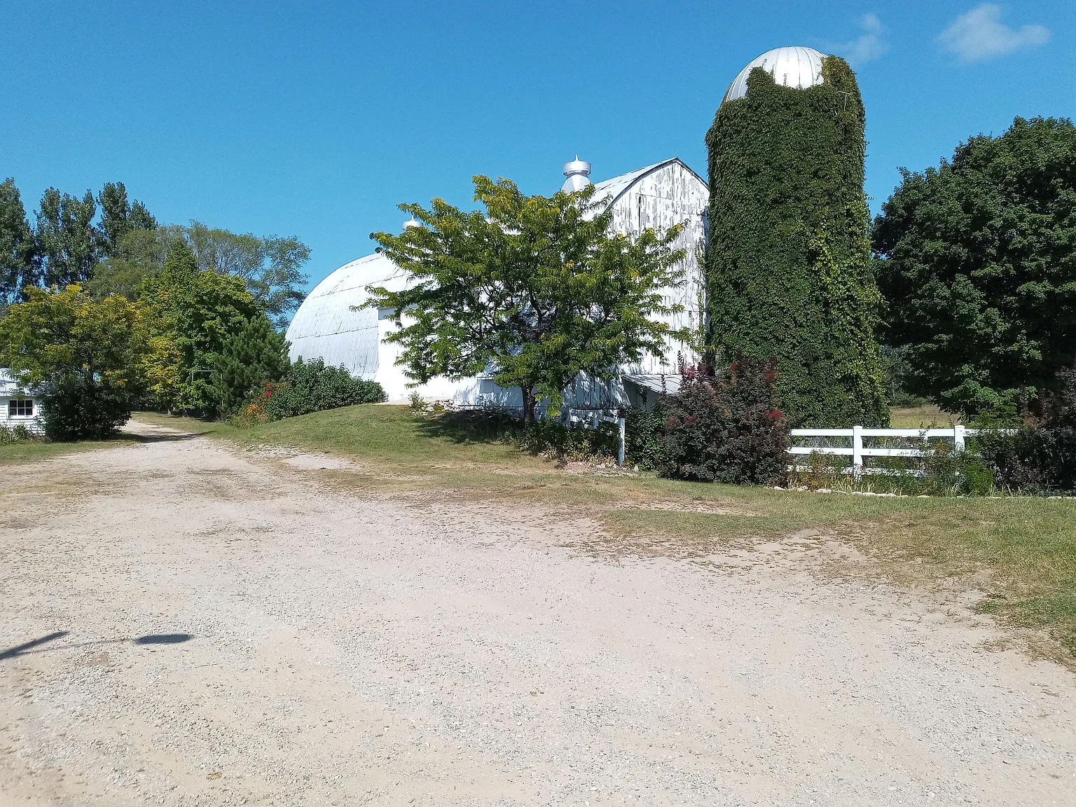 4 bed, 2.5 bath, 1600 sqft, $3,000 — Photo 3