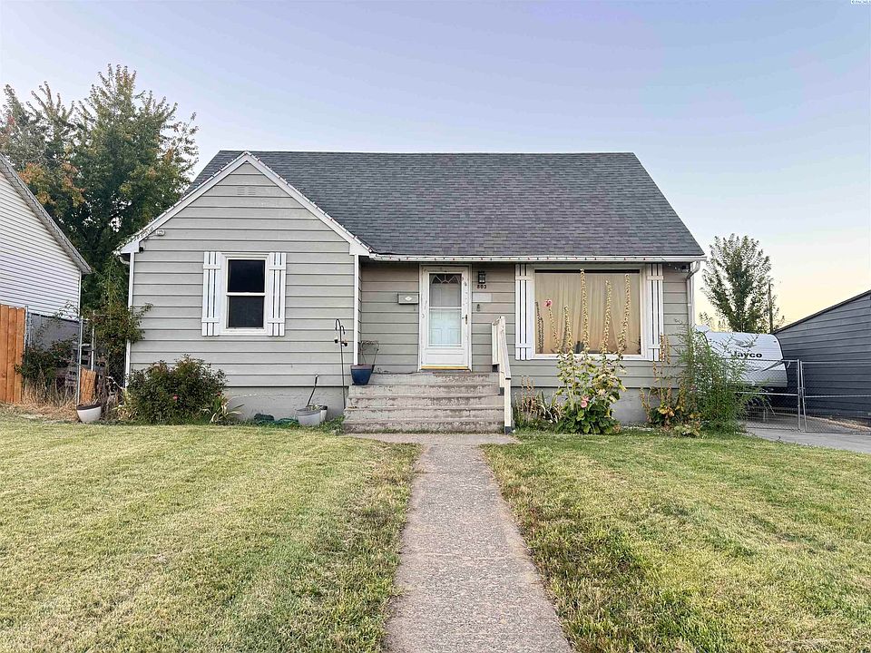 1st image of 803 Crescent Dr