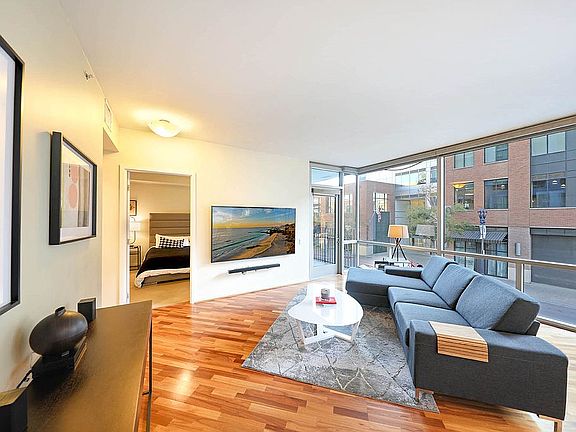 2nd image of 321 10th Ave Unit 202