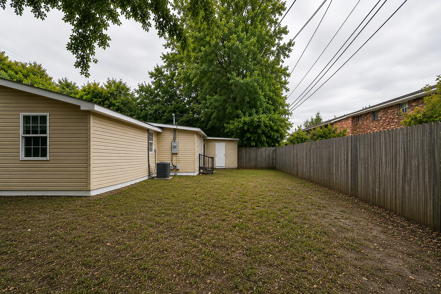 3 bed, 1100 sqft, $2,400 — Photo 2