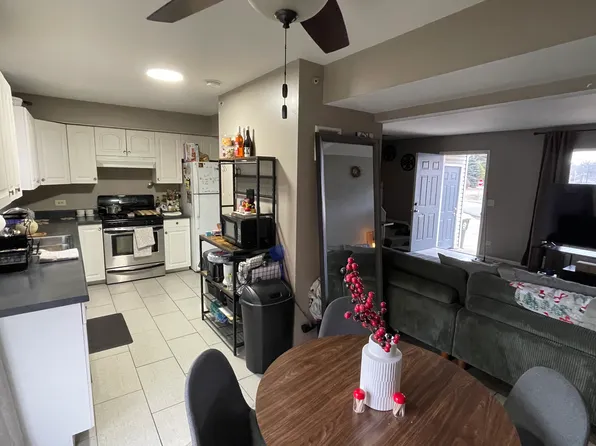 1109 Morningside Dr, Round Lake Beach, IL