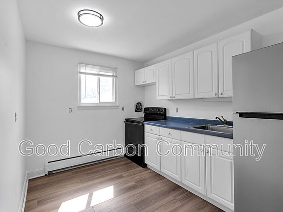 5th image of 5752 Main St