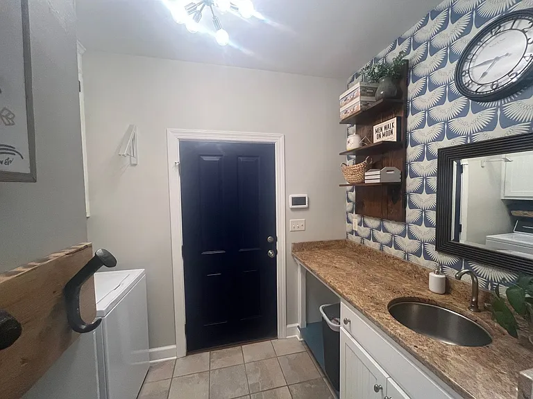 808 Old White Ln — Photo 17