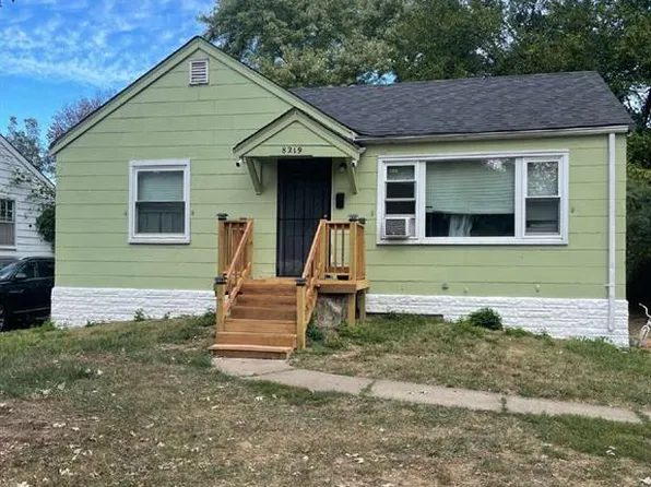 8219 Davenport Dr, Saint Louis, MO 63134