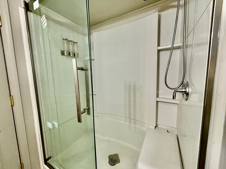 Standing shower