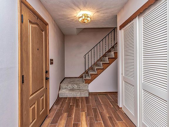 3rd image of 4000 Ravenwood Dr