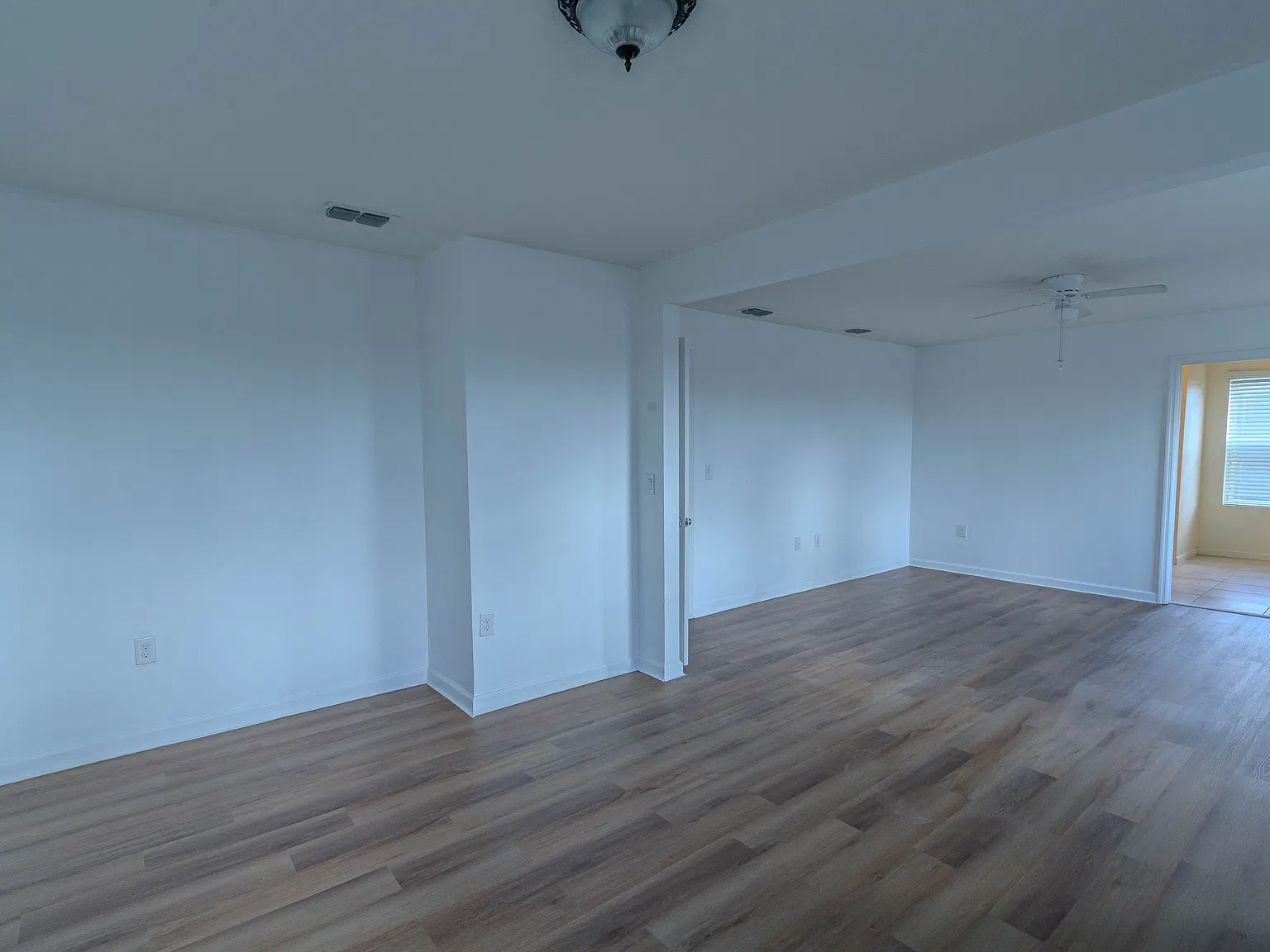 3 bed, 2.5 bath, 2004 sqft, $2,200 — Photo 4
