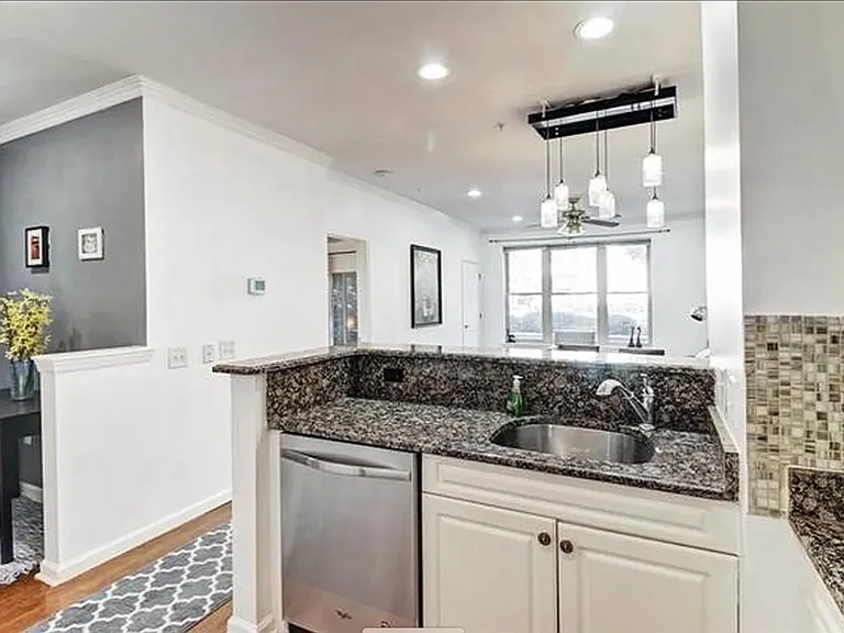 15 Warren St #335 — Photo 3