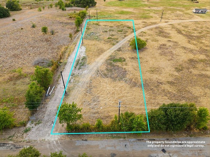 2nd image of 9 Flag Lake Rd