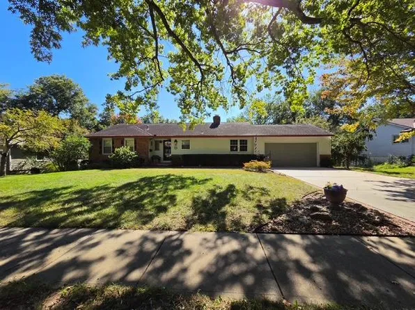 11 E 109th Ter, Kansas City, MO 64114