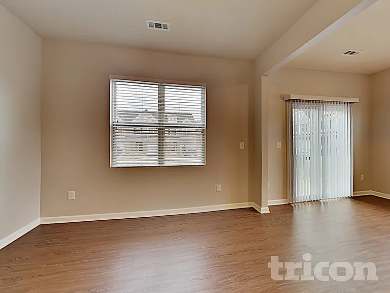 2046 Aragon Ln — Photo 3