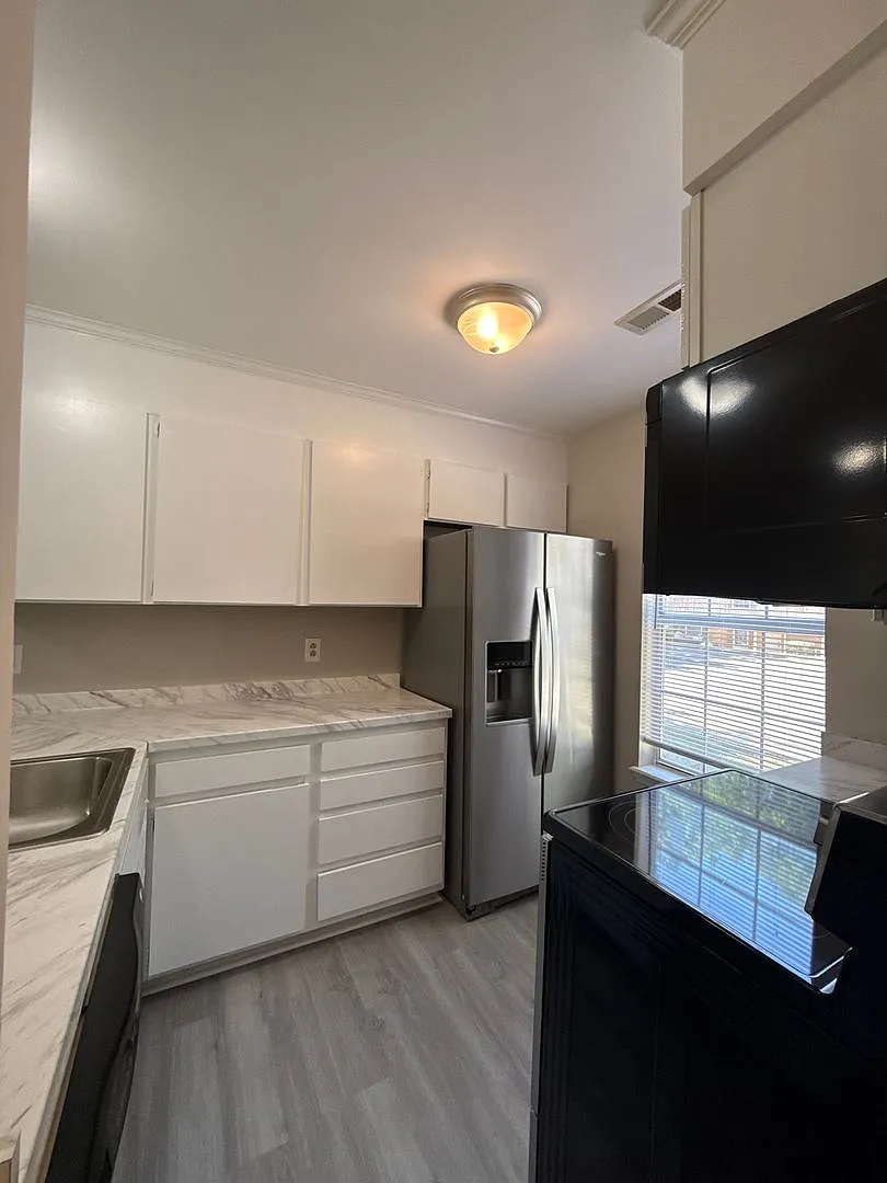 Building Photo - 4042 Briarhill Dr