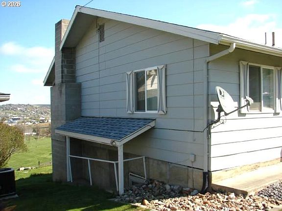 4th image of 2303 SW Ladow Ave