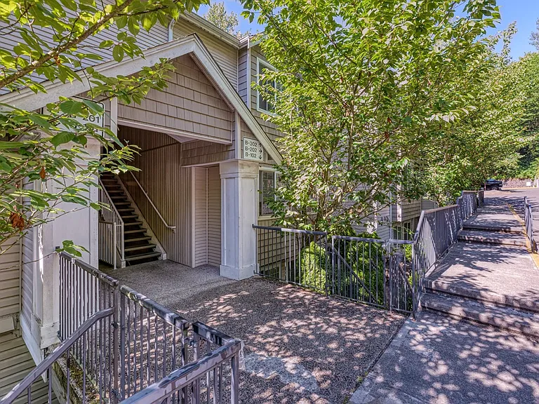 Springbrook Reserve Condominiums — Photo 10