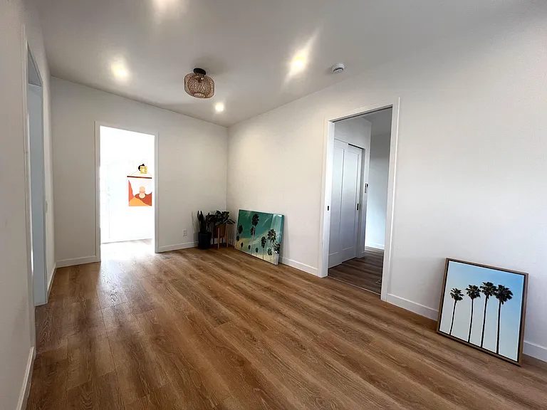 3937 Walgrove Ave #B — Photo 7