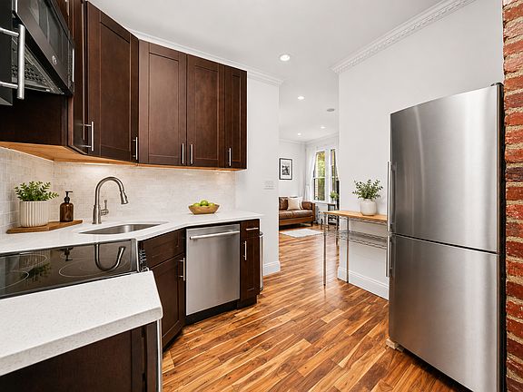 4th image of 102 Christopher St APT 4B