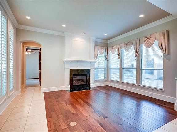 3rd image of 3100 Breton Dr