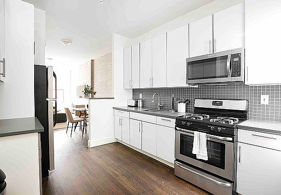 2nd image of 438 Jefferson Ave #7