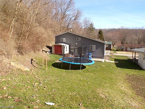 3rd image of 125 Greentree Ln