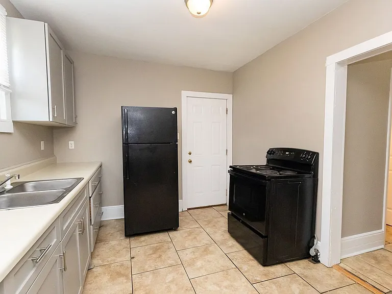 457 Roanoke Ave — Photo 5