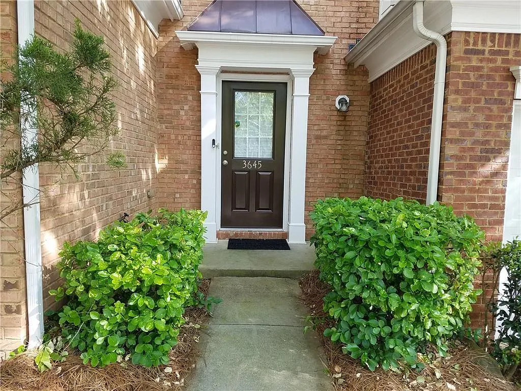 3 bed, 2.5 bath, 1615 sqft, $2,200 — Photo 2