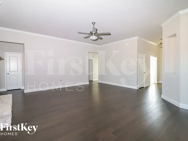 109 Independence Dr — Photo 3