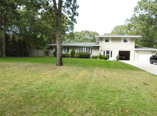 10 Norwood Rd, Hampton Bays, NY 11946
