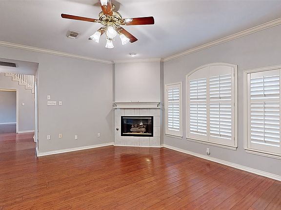 3rd image of 1701 Oriole Dr