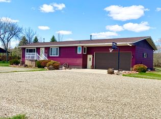 205 6th St NE, Bowman, ND 58623