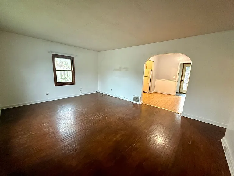 515 W Strowbridge St — Photo 6