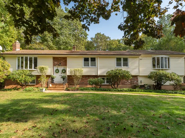 70 Round Hill Road, Guilford, CT 06437