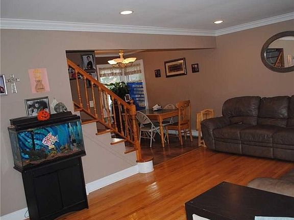 2nd image of 216 N Nassau Ave