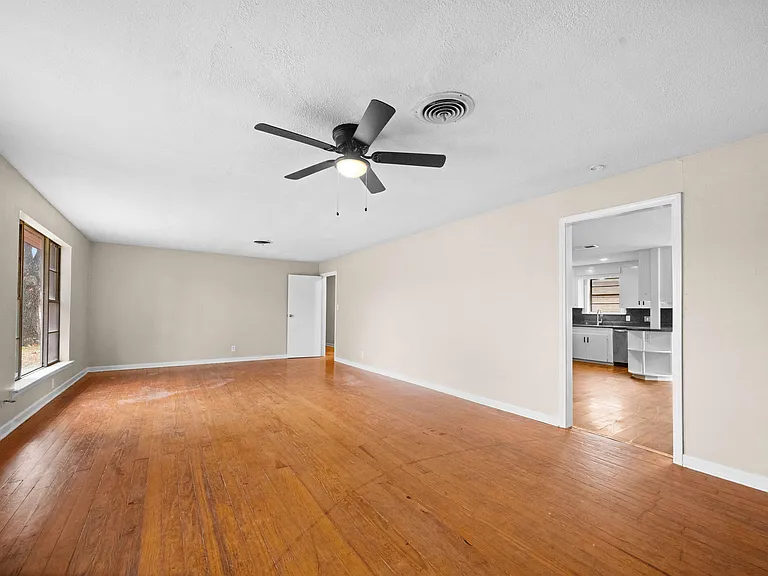 1522 N Ross Ave — Photo 2