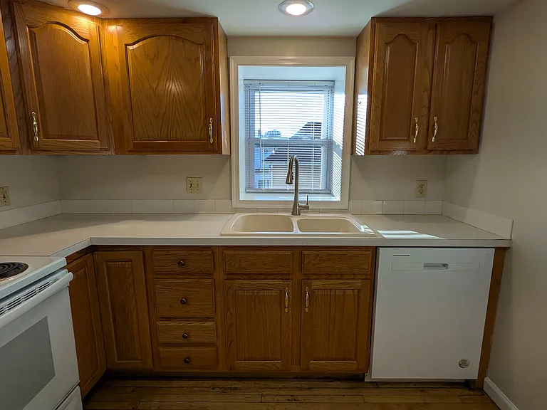 1516 Main St #6 — Photo 7