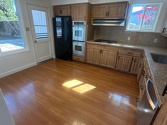 3rd image of 24252 Madison St