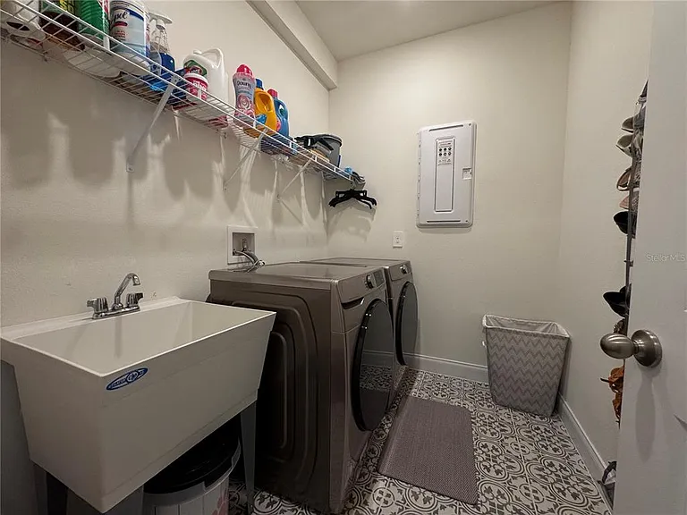 715 Blue Citrus Ln — Photo 43