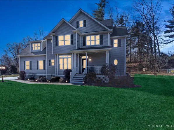 21 Derek Drive, Hopewell Junction, NY 12533