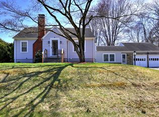 35 Sunnyridge Pkwy, Trumbull, CT 06611