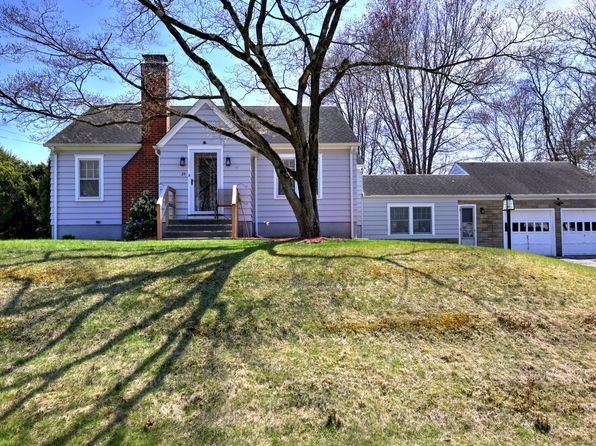 35 Sunnyridge Pkwy, Trumbull, CT 06611