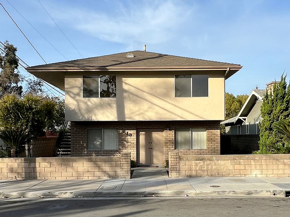 Front of building small 6 unit apartment complex.