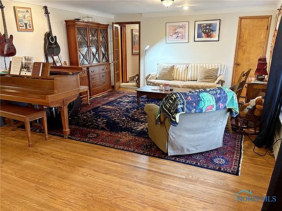 5th image of 1101 Clough St