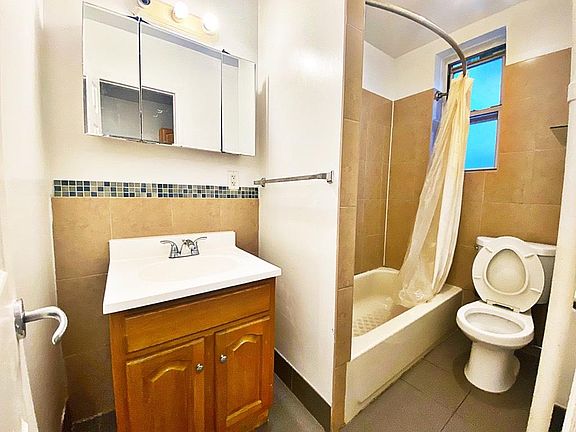 5th image of 124 Bay 38th St #1F