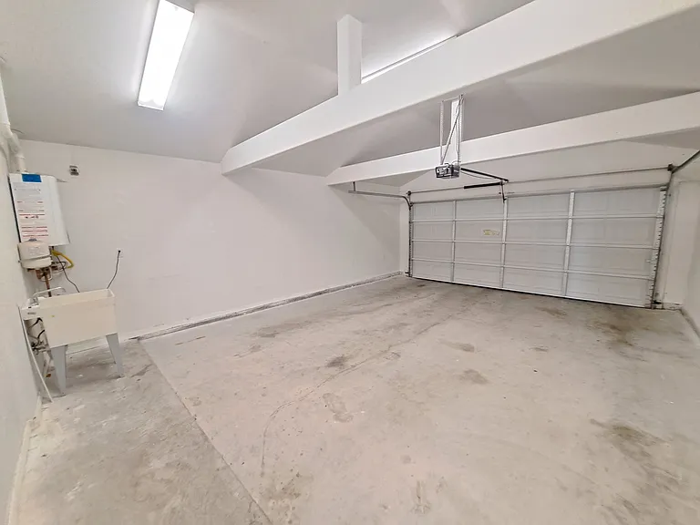 2225 Dakota Dr #D — Photo 16