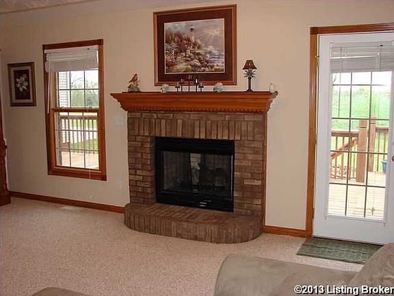 5th image of 389 Sarah Elizabeth Way