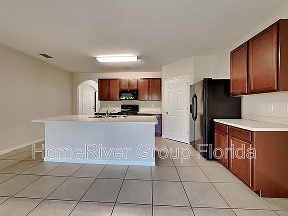 5th image of 2654 Carolina St