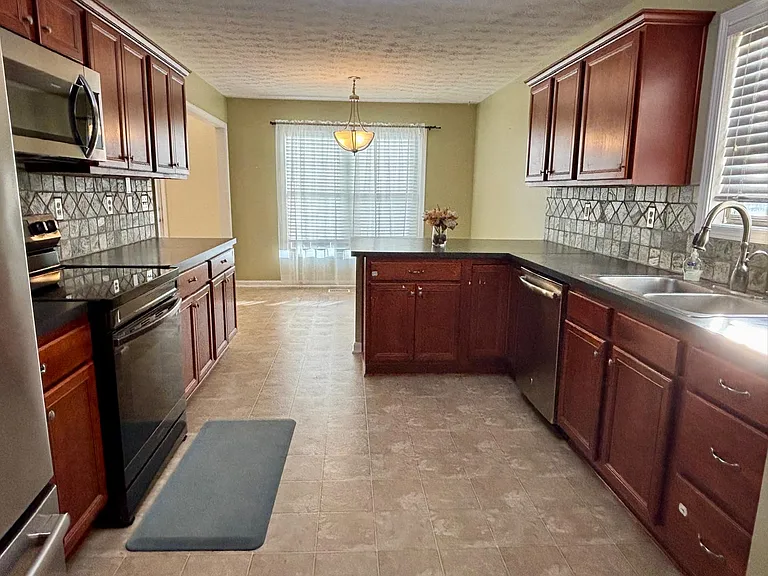 4710 Bay Cove Ct — Photo 19