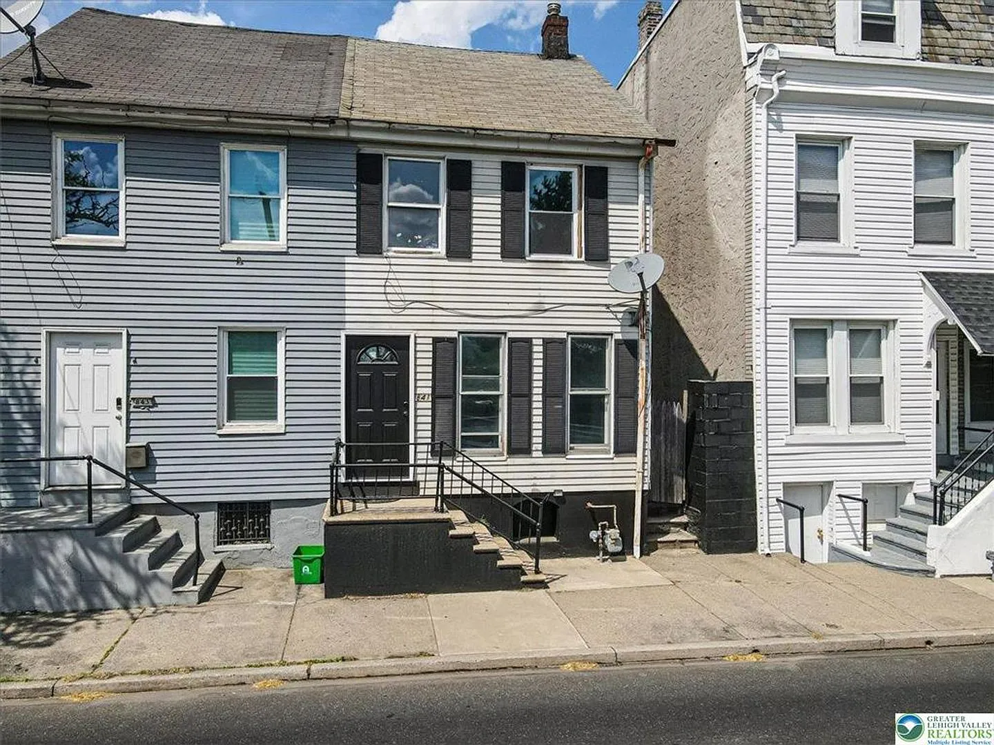 Beautifully updated 3-bedroom home in Allentown, PA, offering spacious living with modern finishes. — Photo 1