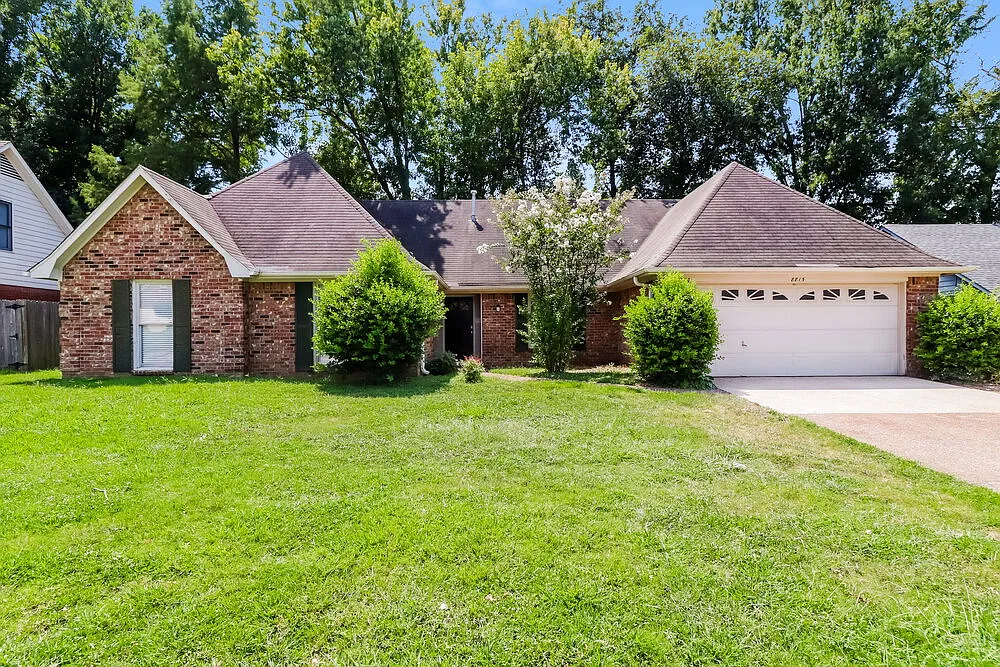 4 bed, 2.5 bath, 2471 sqft, $2,165 — Photo 1
