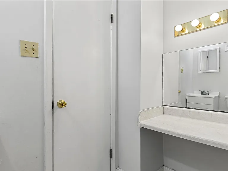 2530 E North St #3D — Photo 24