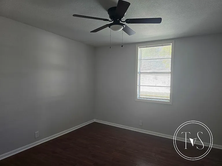 503 Gould St — Photo 9